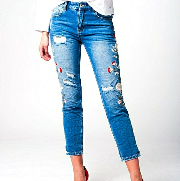 Q2 Boyfriend Embroidered Jean's Best in Bouti… - Picture 3 of 7